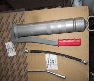 Y0899122  Шприц (нагнетатель смазки).